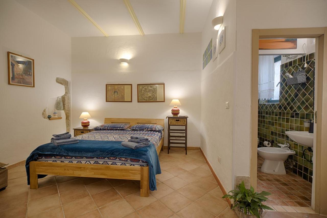 La Casetta Al Centro Di Olbia Bagian luar foto