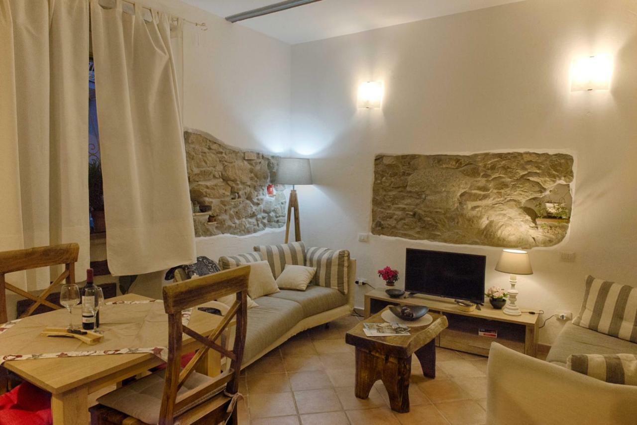 La Casetta Al Centro Di Olbia Bagian luar foto