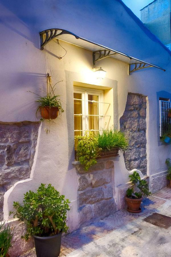 La Casetta Al Centro Di Olbia Bagian luar foto